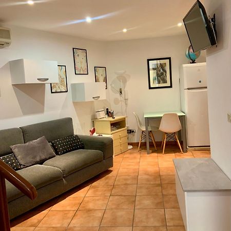 Room 24 - Appartamento Centralissimo Napoli Dış mekan fotoğraf